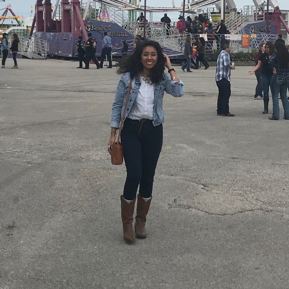 Meet your Posher, Jackie - Picture 1 of 1